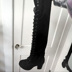 Women’s 5.5 over the knee black lace up boots with zipper